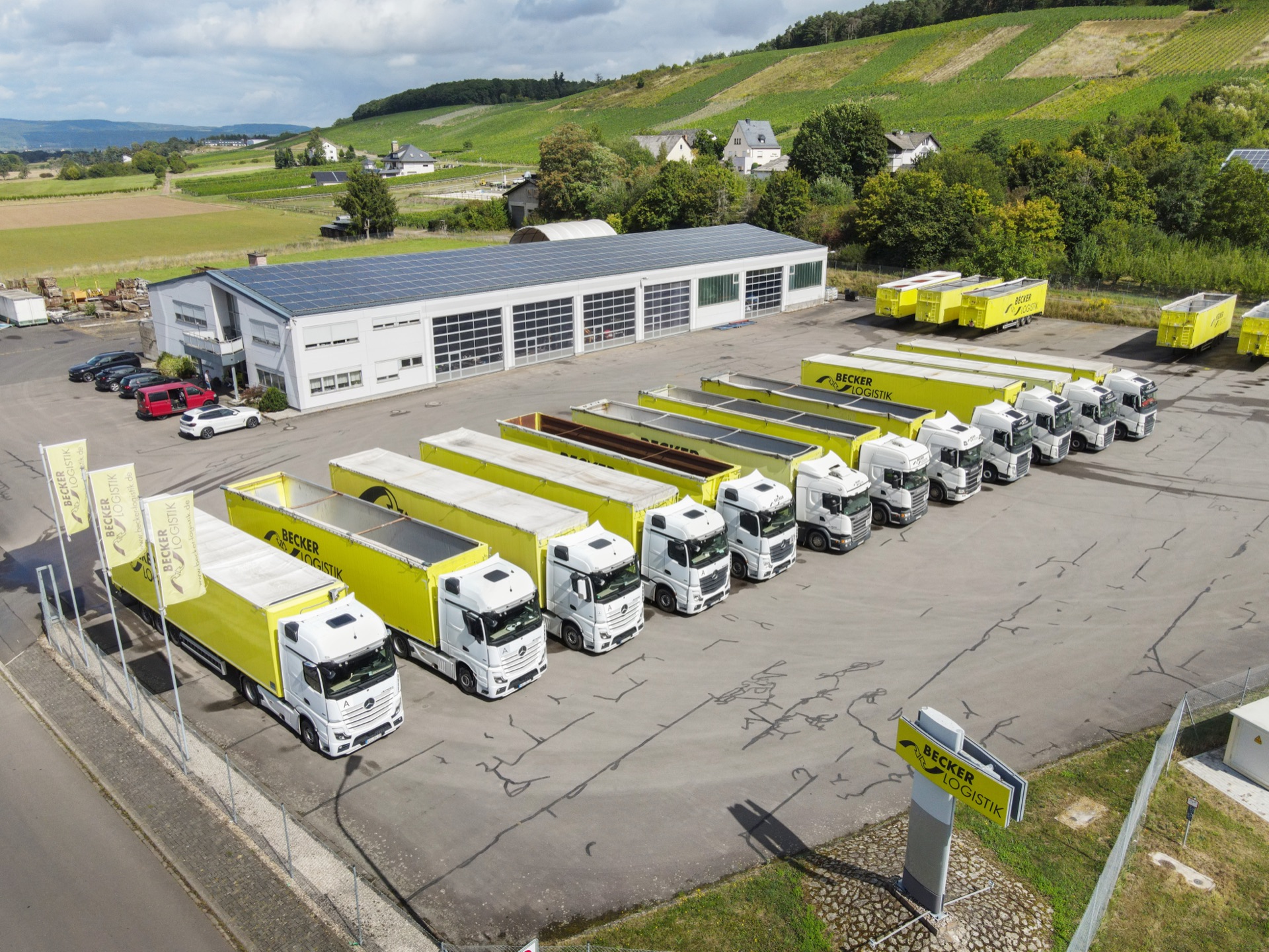 Luftaufnahme der Becker-Flotte am Standort Osann-Monzel